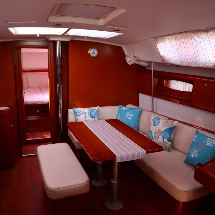 Seacret | Oceanis 43 photo 6