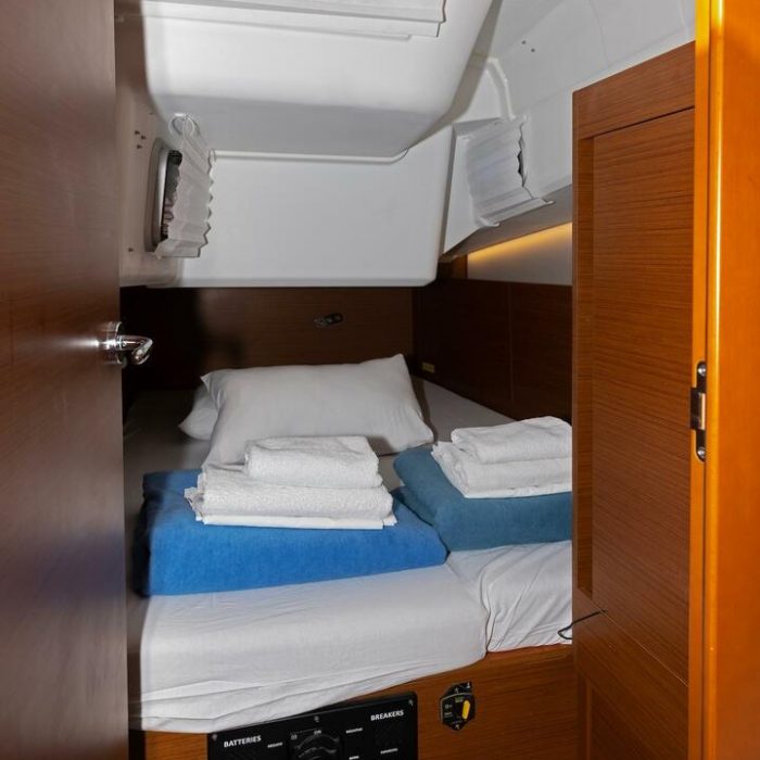 Midnight Kiss | Sun Odyssey 410 photo 14