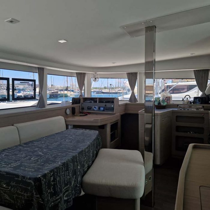 Best Elli | Lagoon 42 photo 12