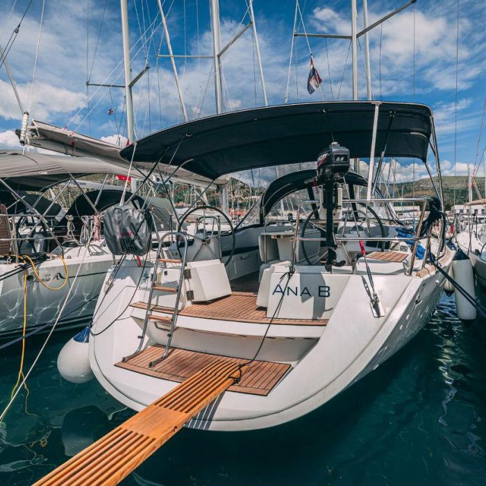 Ana B | Sun Odyssey 49i photo 2