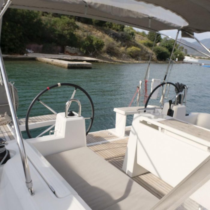 TRITON 89 | Oceanis 38.1 photo 12