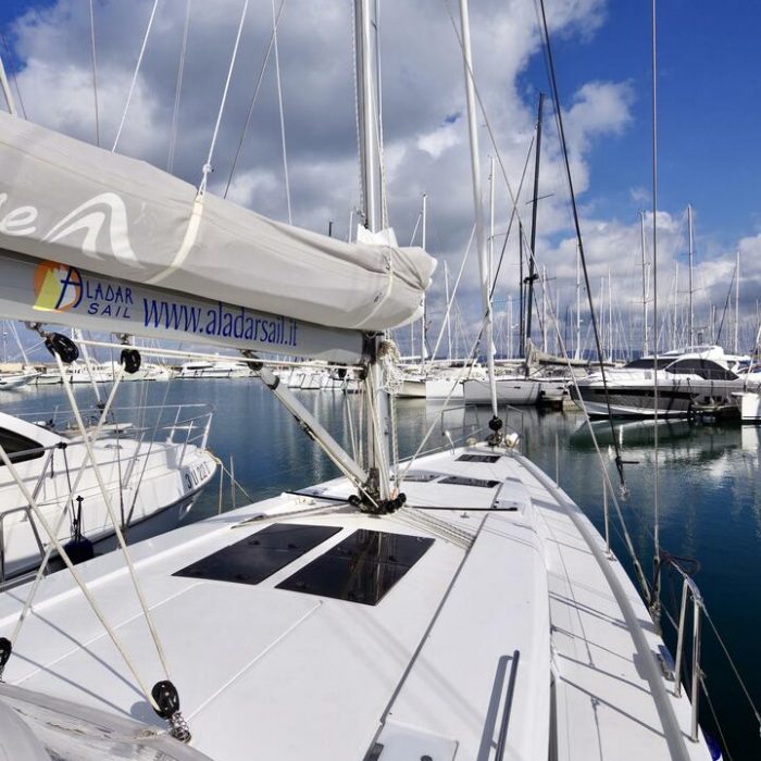 Bea - Water maker, Solar Panel | Hanse 458 photo 1