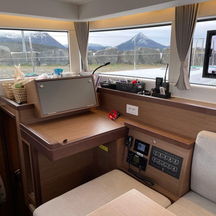 Arctic Charm | Lagoon 40 photo 15