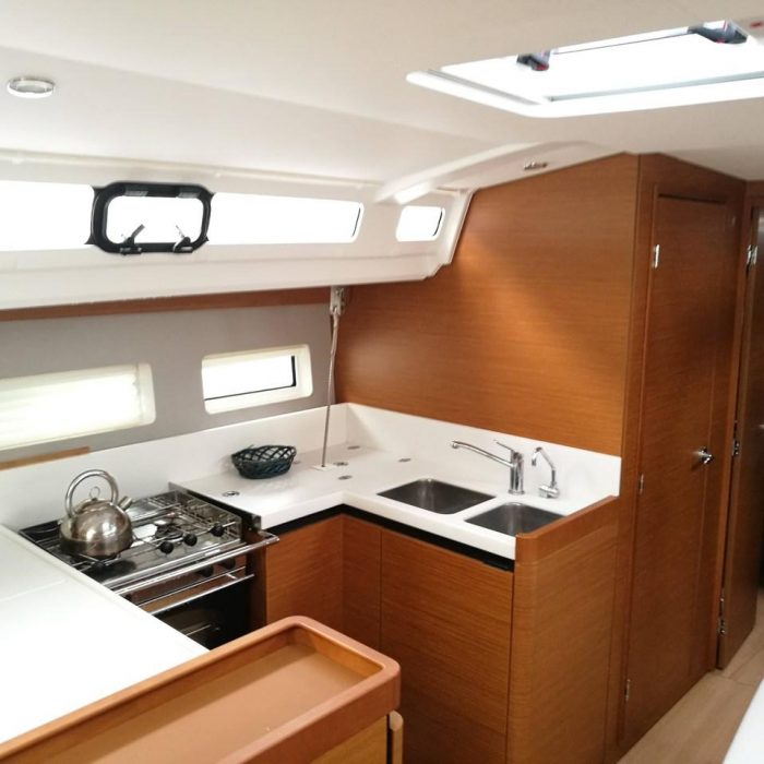 Aitna | Sun Odyssey 440 photo 5