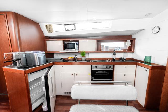 Theia | Oceanis 45 photo 26
