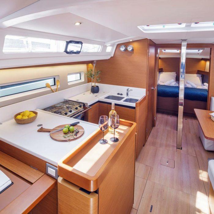 THOUSAND SUNNY | Sun Odyssey 440 photo 5