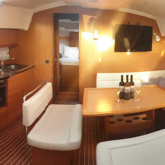 Laura | Bavaria Cruiser 45 photo 5