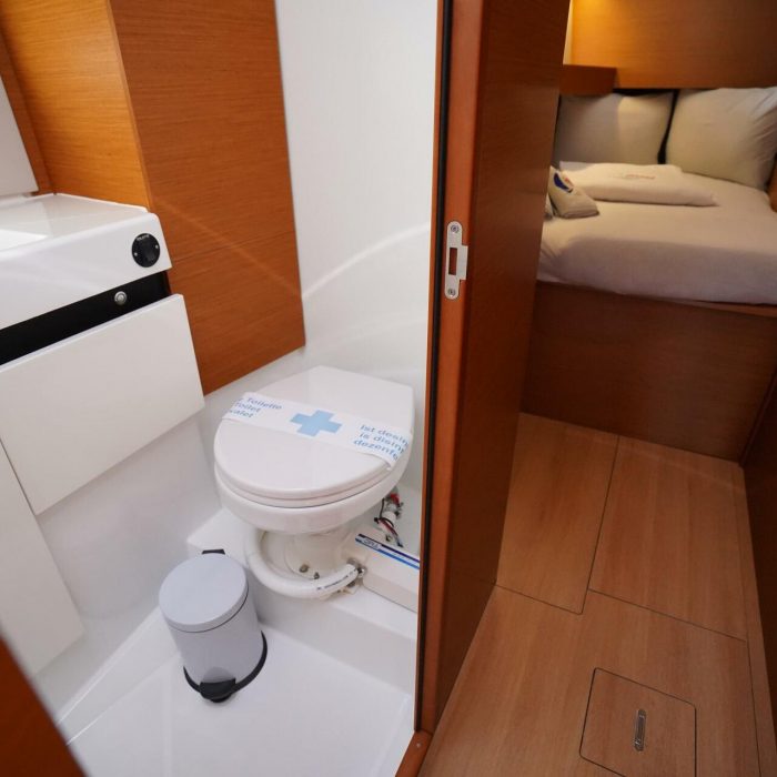 Red Marlin | Sun Odyssey 490 photo 25