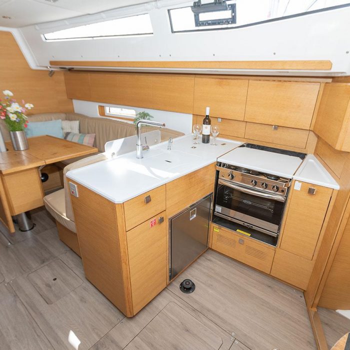LINA 2020 (new sails 2024., air condition) | Elan E5 photo 16