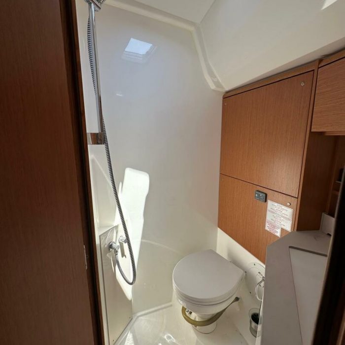 461 OCEAN BOULEVARD | Bavaria C46 photo 23