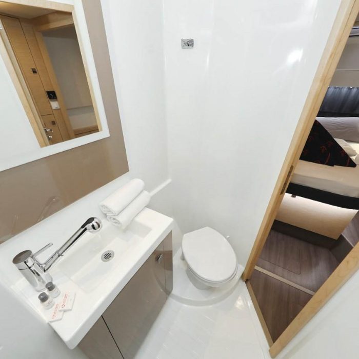 Crazy Diamond | Fountaine Pajot Astrea 42 photo 15