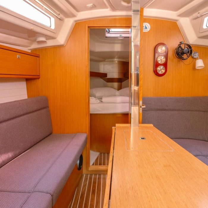 Classic | Bavaria 33 Cruiser photo 10