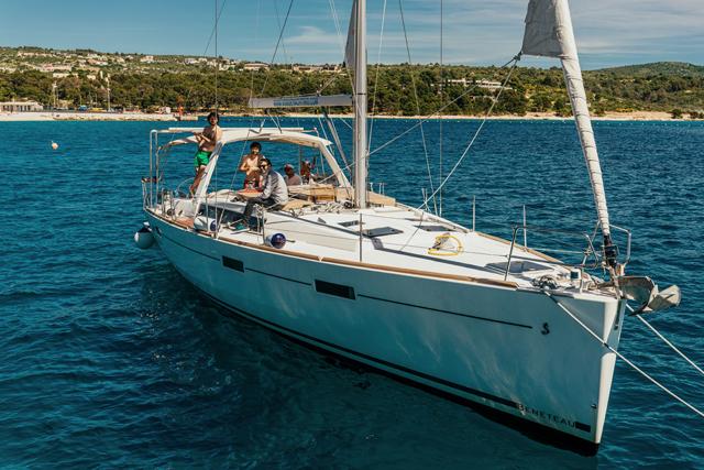 Theia | Oceanis 45 photo 1