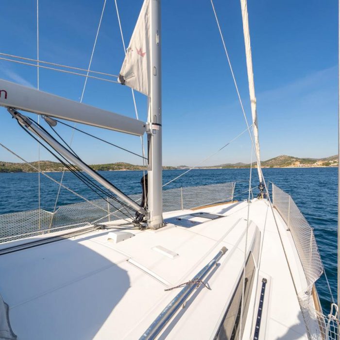 Aphrodite | Oceanis 38 photo 6