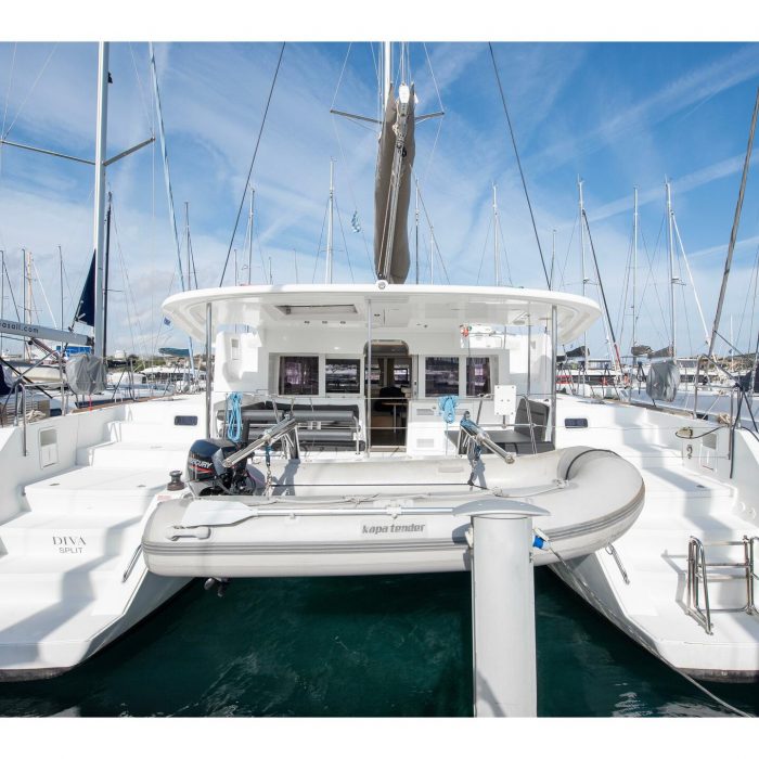 Diva | Lagoon 450 Fly photo 9