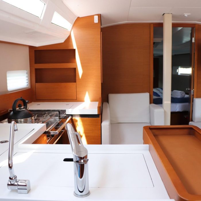 Shaken Not Stirred | Sun Odyssey 410 photo 8