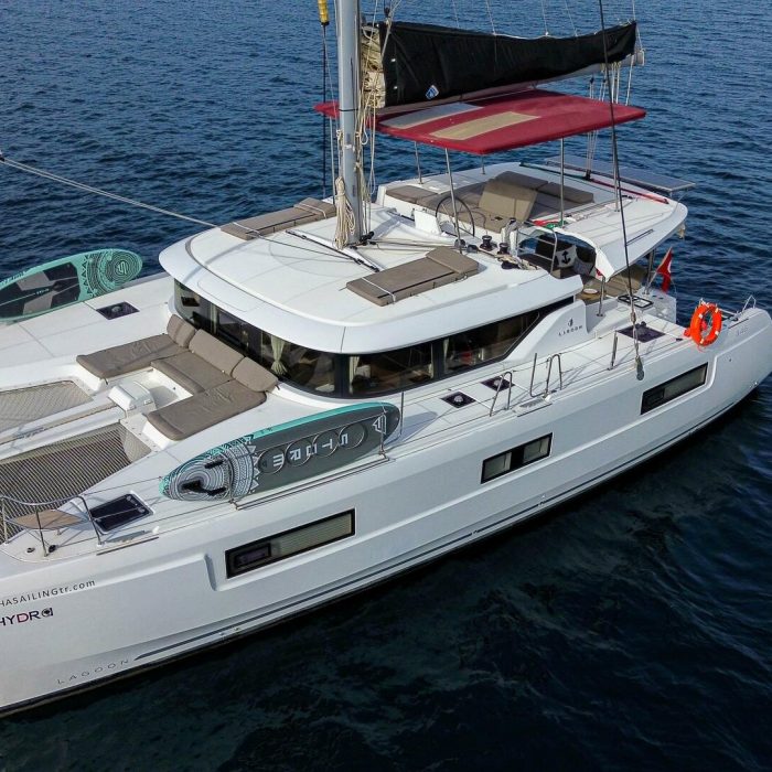 Hydra | Lagoon 46 photo 1