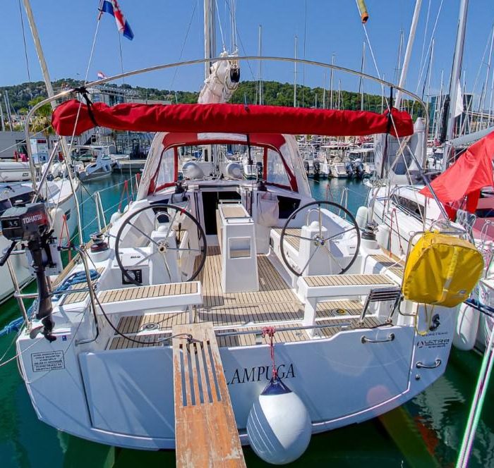 Lampuga | Oceanis 35.1 photo 3