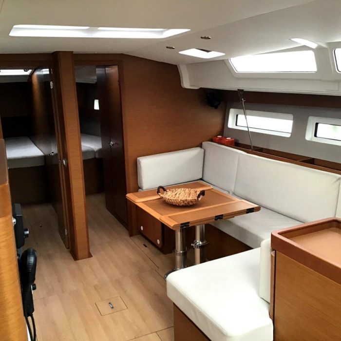 Helia (A/C, Gen. 10kVA, Electric Winch NEW 2022) | Sun Odyssey 490 photo 9