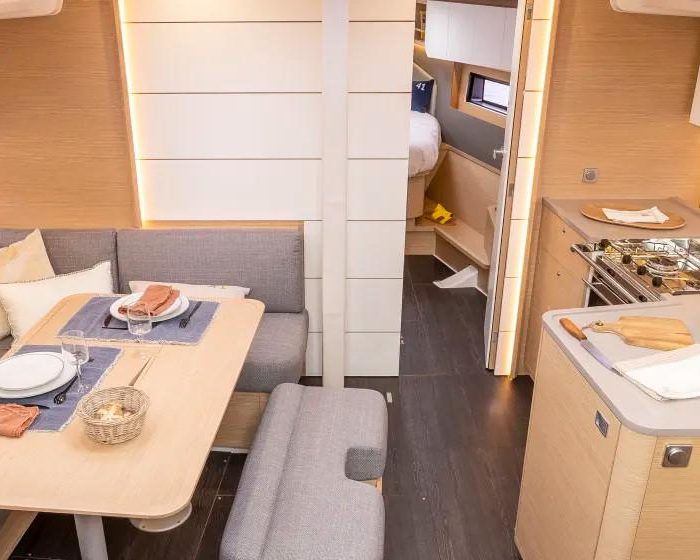 Moorings 41.3 Exclusive Plus | Dufour 41 photo 9