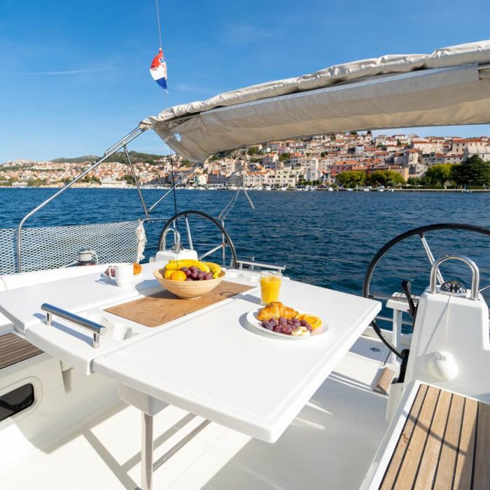 Aphrodite | Oceanis 38 photo 10