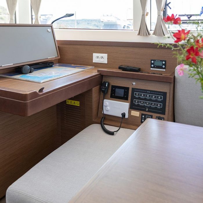 BYE BYE 2020 (air condition, generator) | Lagoon 40 photo 12