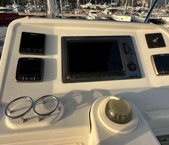 Branchia | Lagoon 450 Fly photo 7
