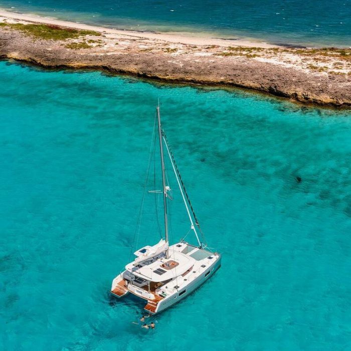 HeyBlue | Lagoon 42 photo 12
