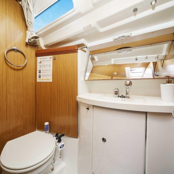 Ema | Sun Odyssey 42i photo 38