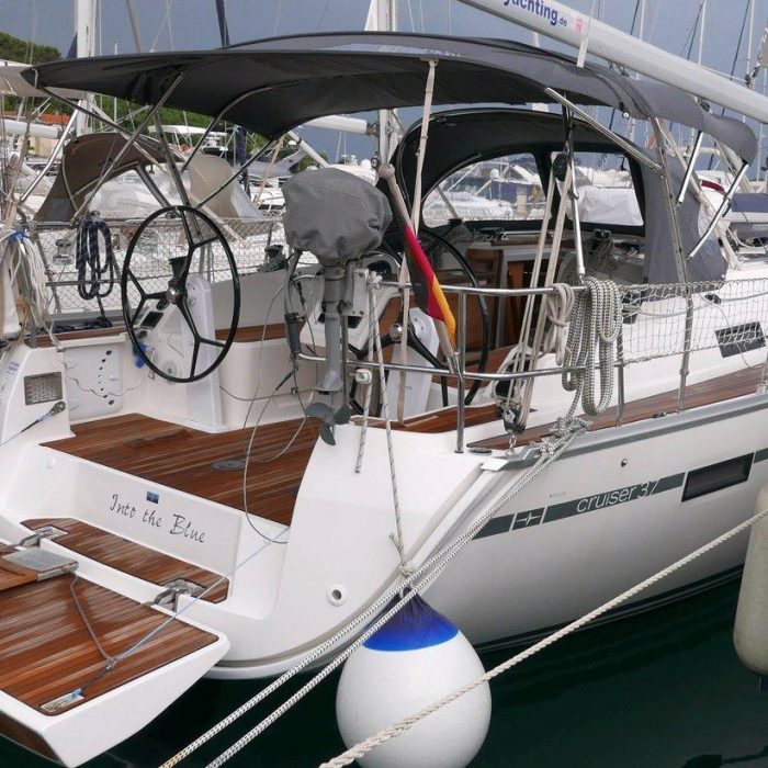 Into the Blue | Bavaria Cruiser 37 photo 2
