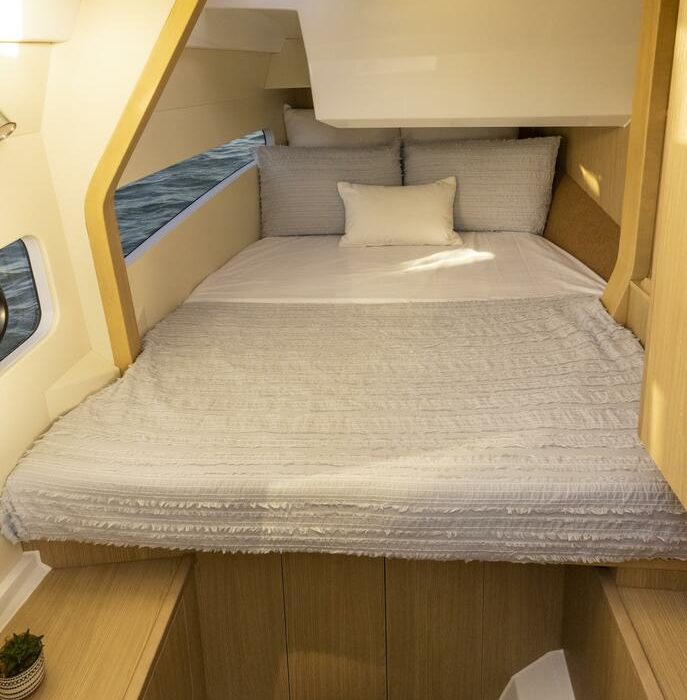 Batcat | Aquila 32 Sport photo 19