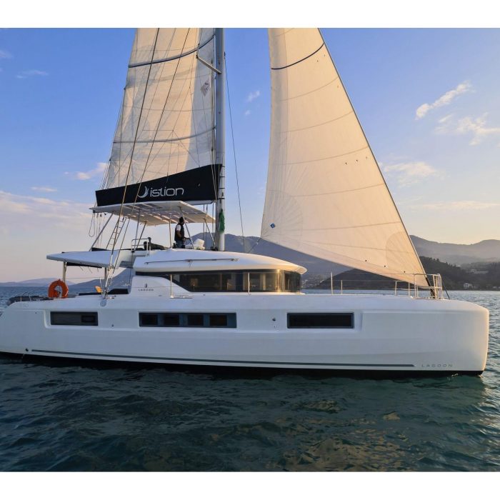 Reina (ONLY SKIPPERED) | Lagoon 50 photo 1