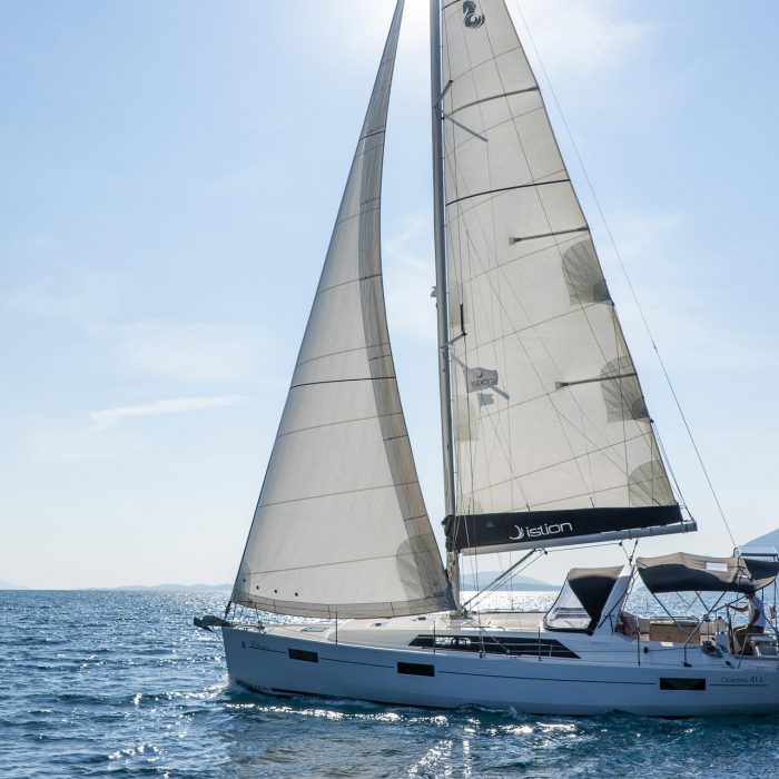 Lux | Oceanis 41.1 photo 2 Lux | Oceanis 41.1 photo 2