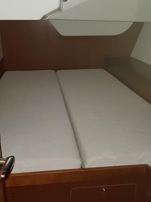 Senza Fine  ( A/C and Generator ) | Oceanis 48 photo 12