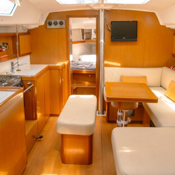 Premium | Oceanis 40 photo 16