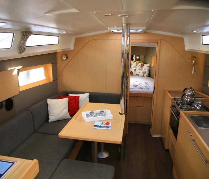 Ada | Oceanis 38 photo 9