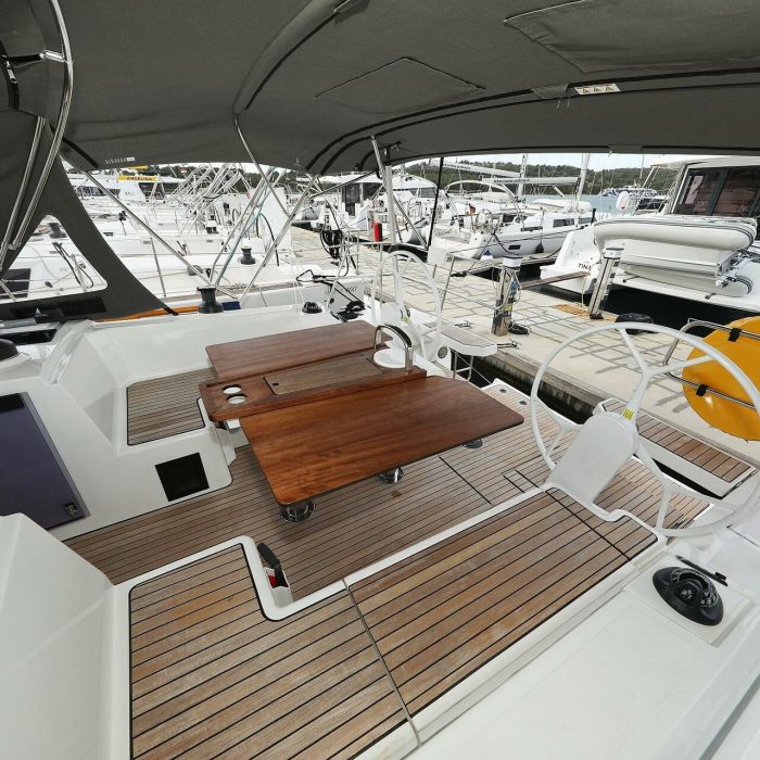 Levente | Bavaria C42 photo 9