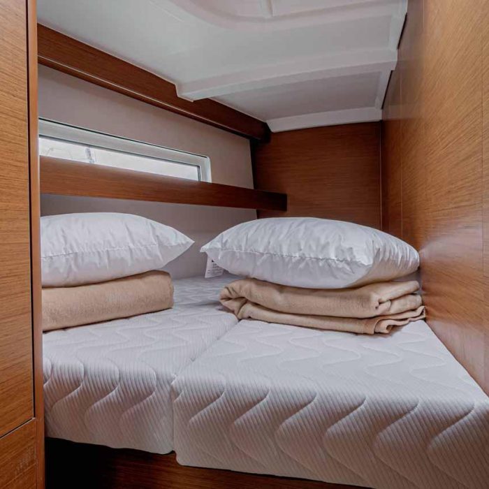Mystic Blue | Sun Odyssey 440 photo 18