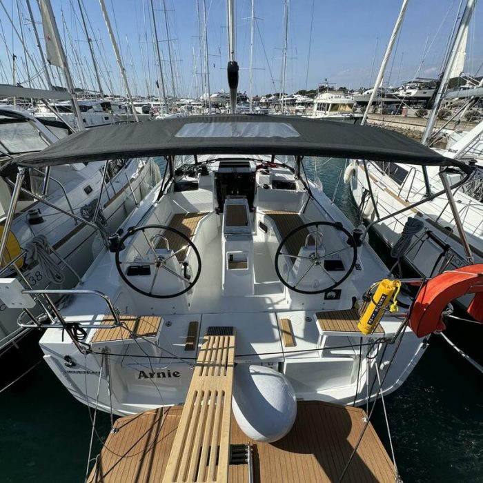 Arnie | Oceanis 34.1 photo 2