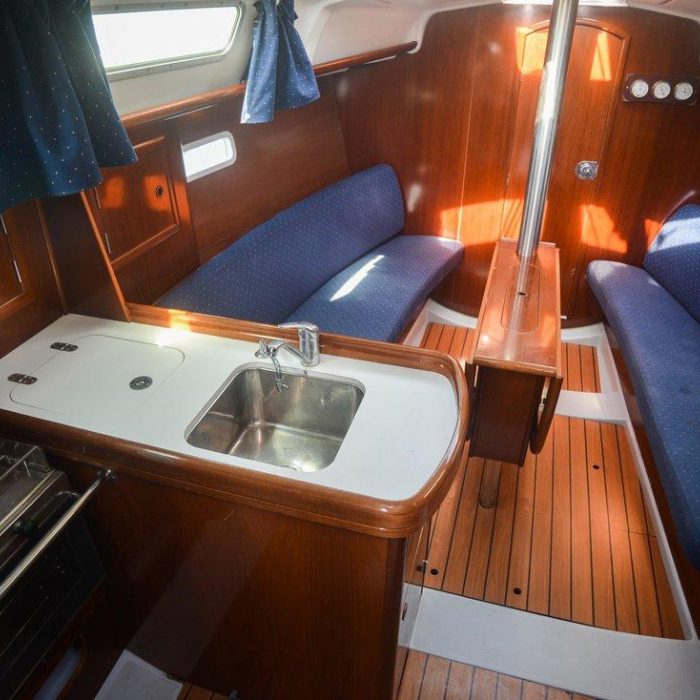 Despina | Oceanis Clipper 323 photo 12