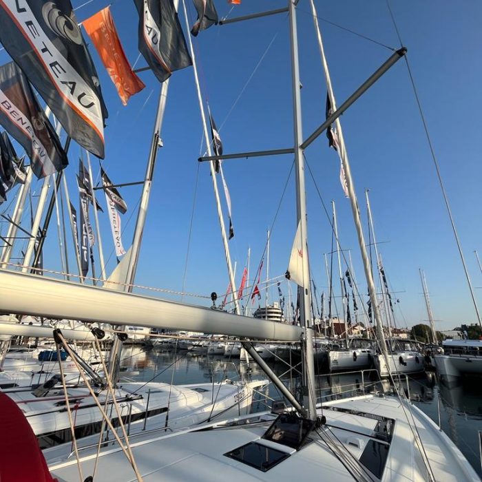 NAUTI BUOY | Oceanis 46.1 photo 2