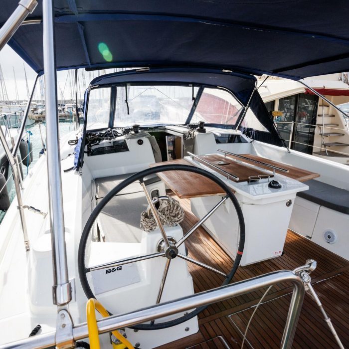 Clio - Standard Line | Oceanis 40.1 photo 8