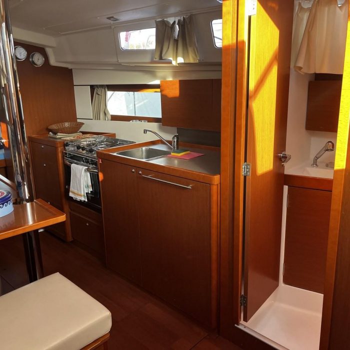 Albarosa | Oceanis 35.1 photo 9