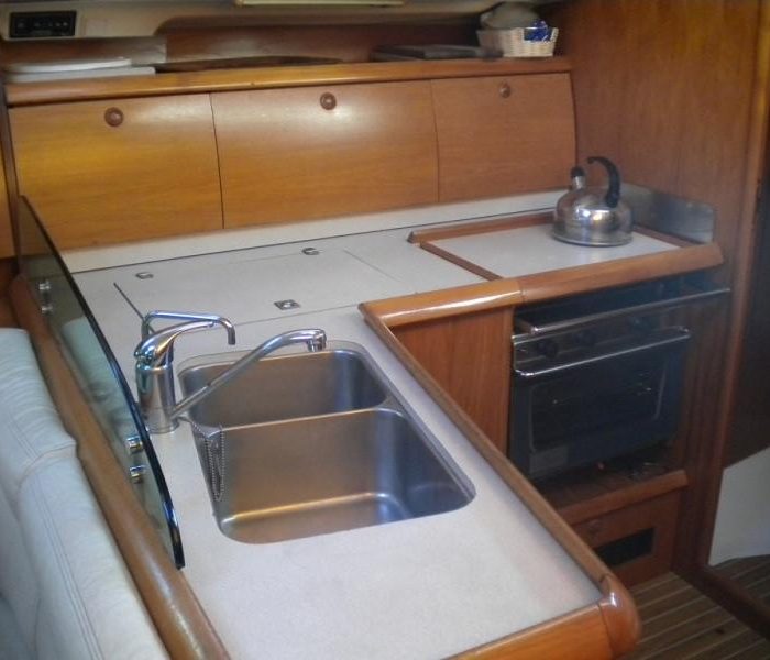 Panic | Sun Odyssey 40 photo 9