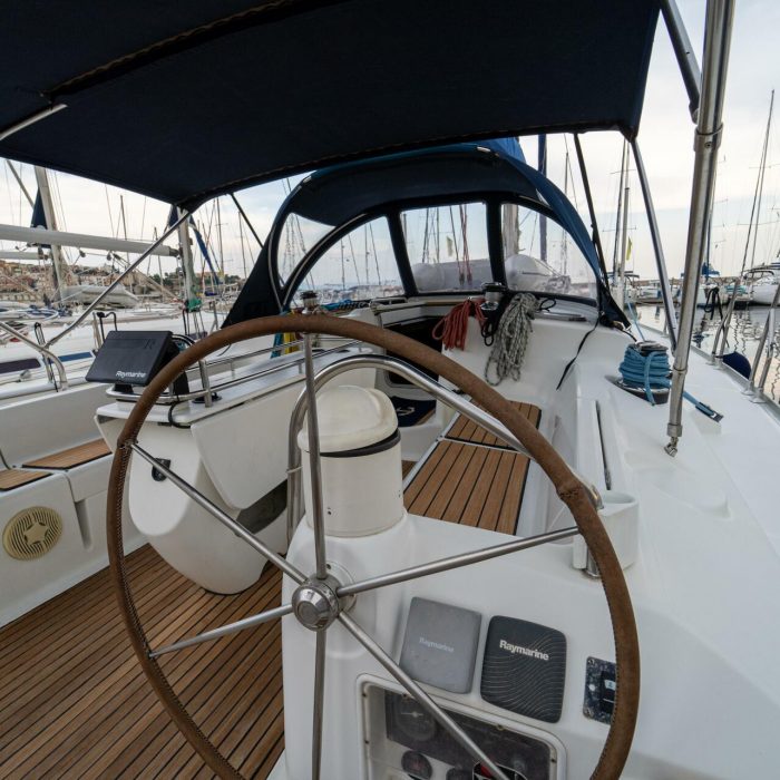 Tatanos | Sun Odyssey 43 photo 2