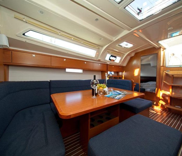 MH 73 | Bavaria Cruiser 41 photo 8