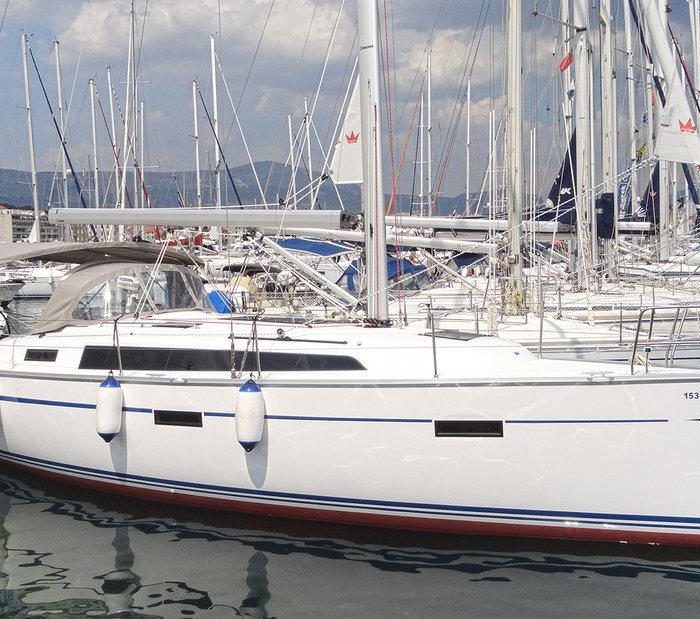 Lirica | Bavaria Cruiser 37 photo 2