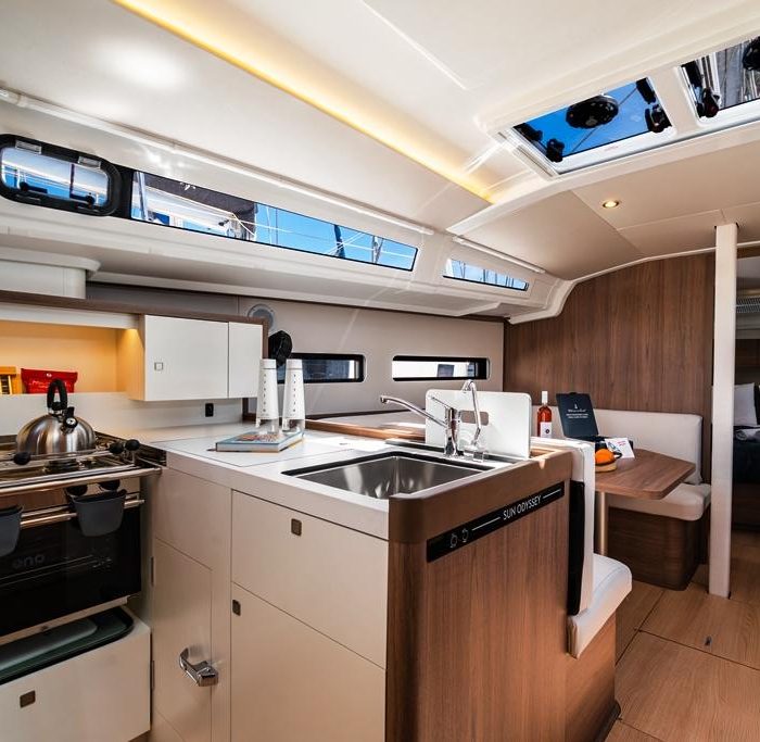 Myriana | Sun Odyssey 415 photo 13
