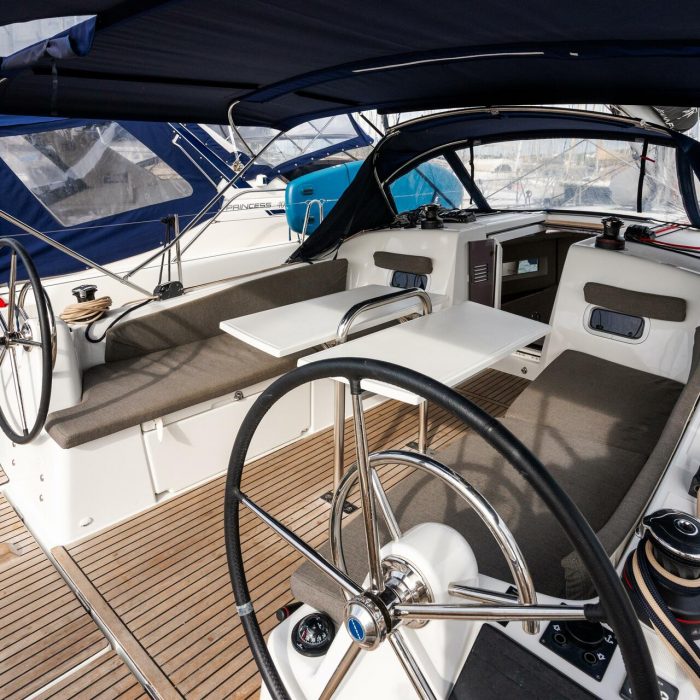 Phoenix - Comfort line | Sun Odyssey 380 photo 3