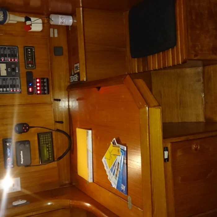 Pythagoras (electric head, wind generator) | Sun Odyssey 36.2 photo 7 Pythagoras (electric head, wind generator) | Sun Odyssey 36.2 photo 7